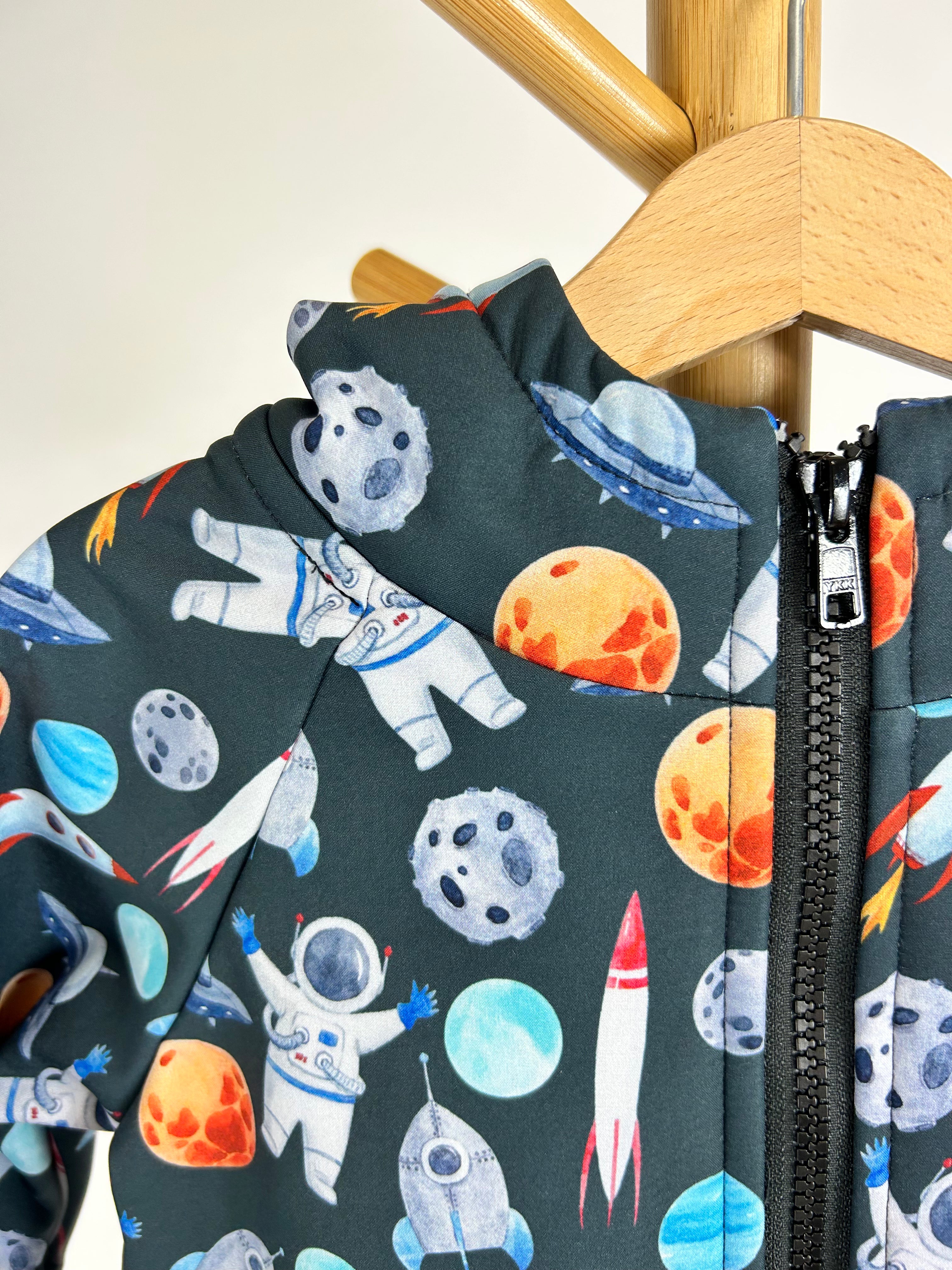 Vaikiškas pavasarinis / rudeninis lietpaltis "Kosmonautai" - Jukoday