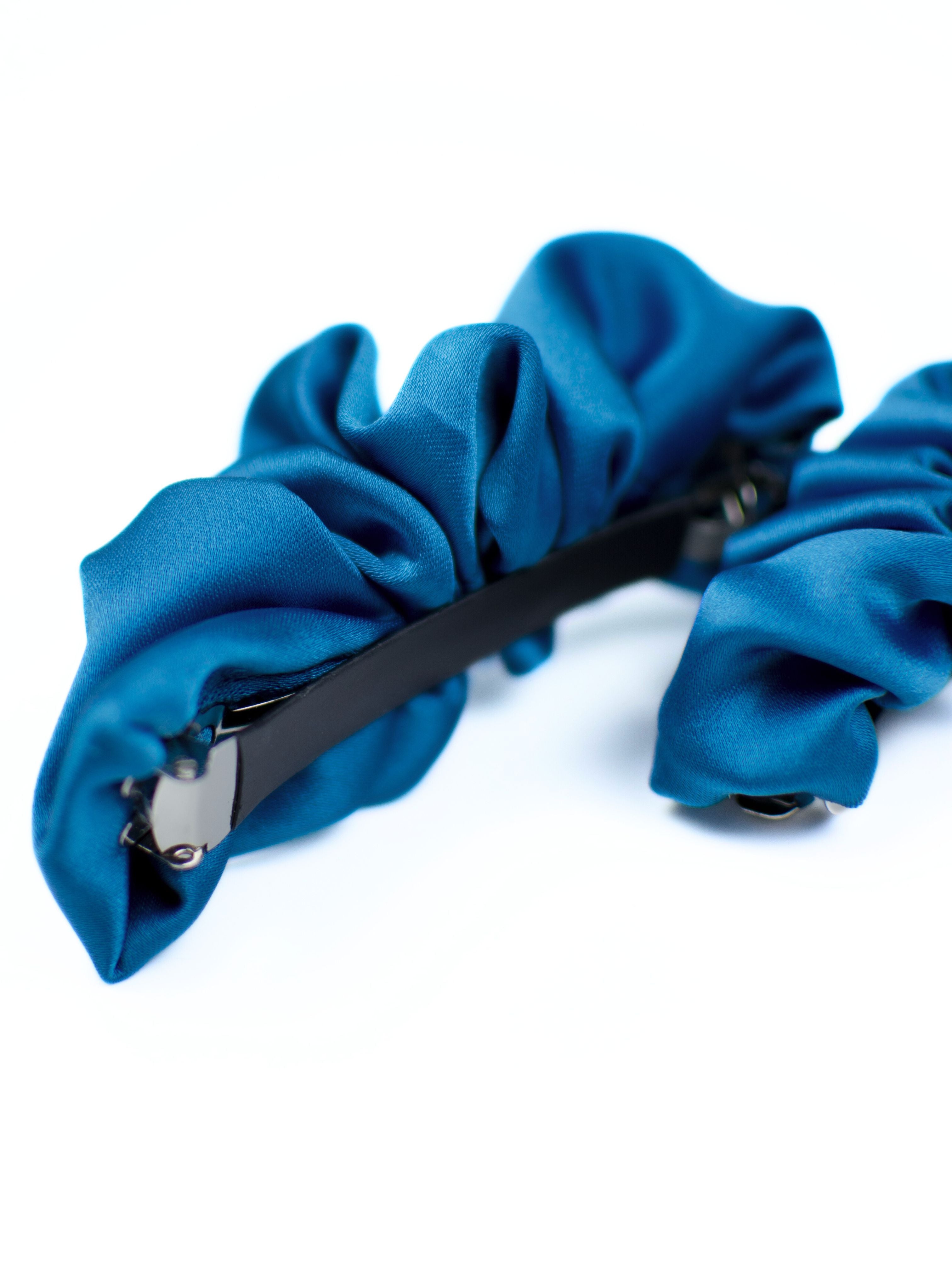 Plaukų segtukas-kruasanas iš šilko "Dreams by the ocean"