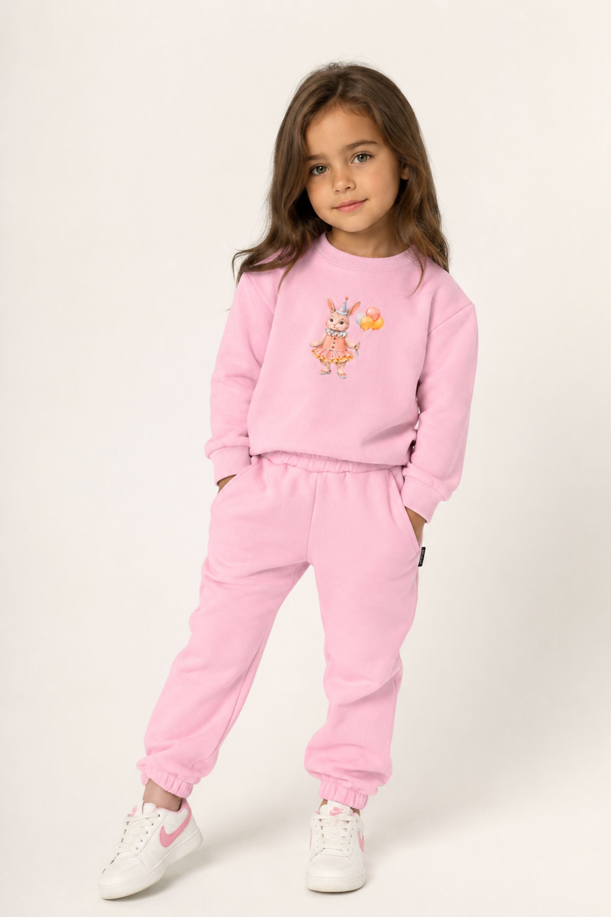 Vasarinis baby pink spalvos vaikiškas kostiumėlis "ZUIKUTĖ" | Džemperis + kelnės