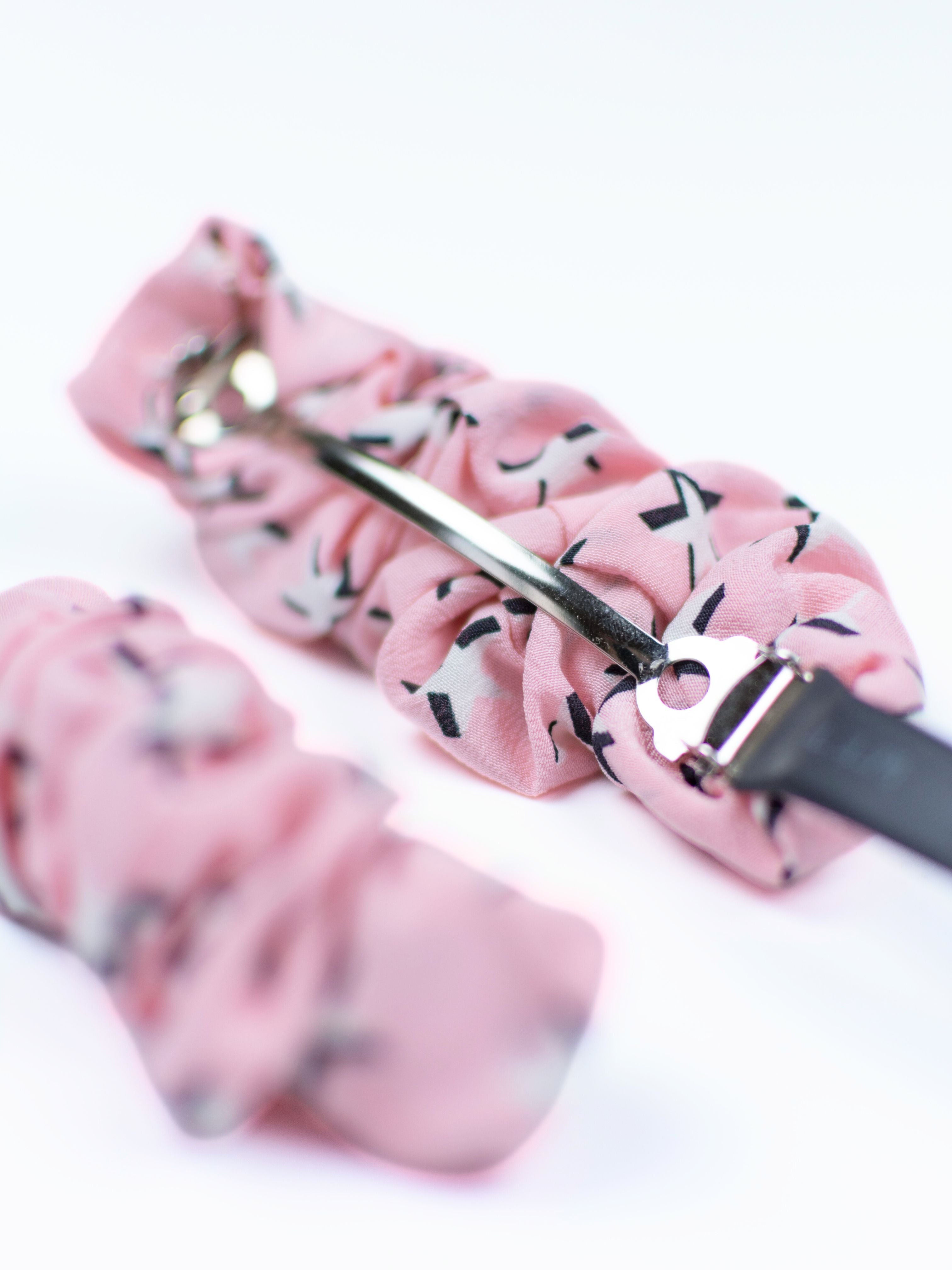 Plaukų segtukas-kruasanas "Pink stars"