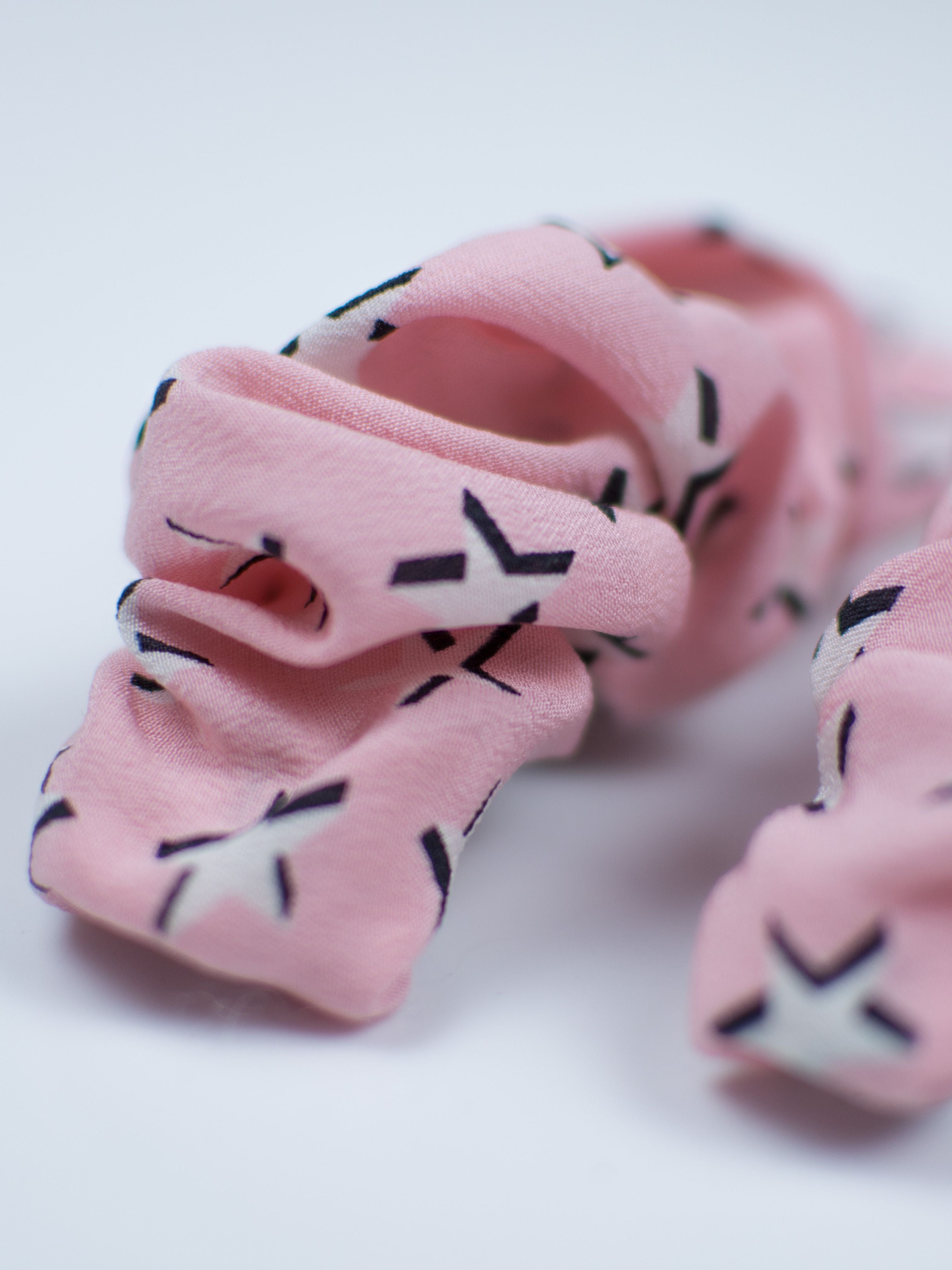 Plaukų segtukas-kruasanas "Pink stars"