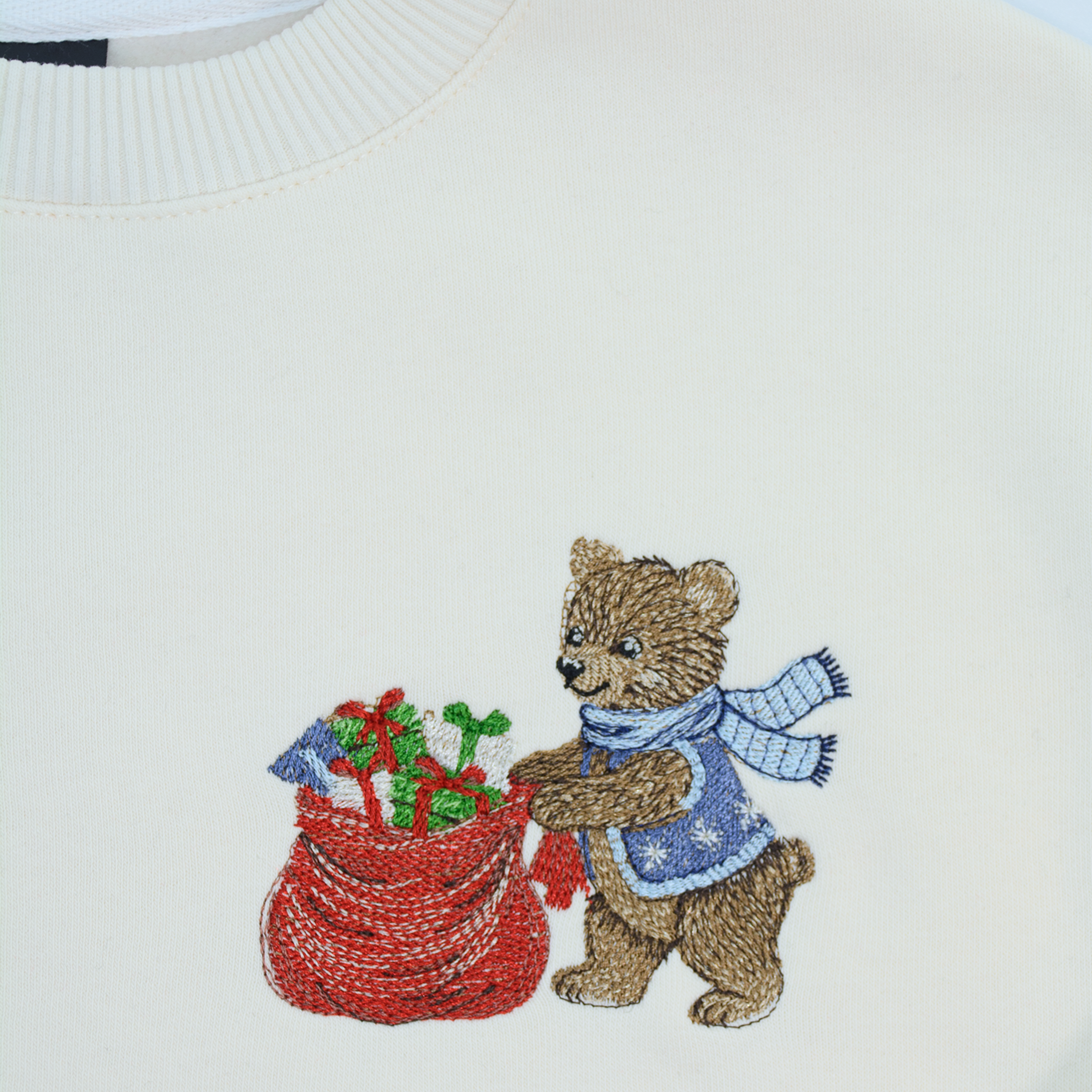 Pieno baltumo spalvos kalėdinis džemperis | SUSIKOMPLEKTUOK VISAI ŠEIMAI