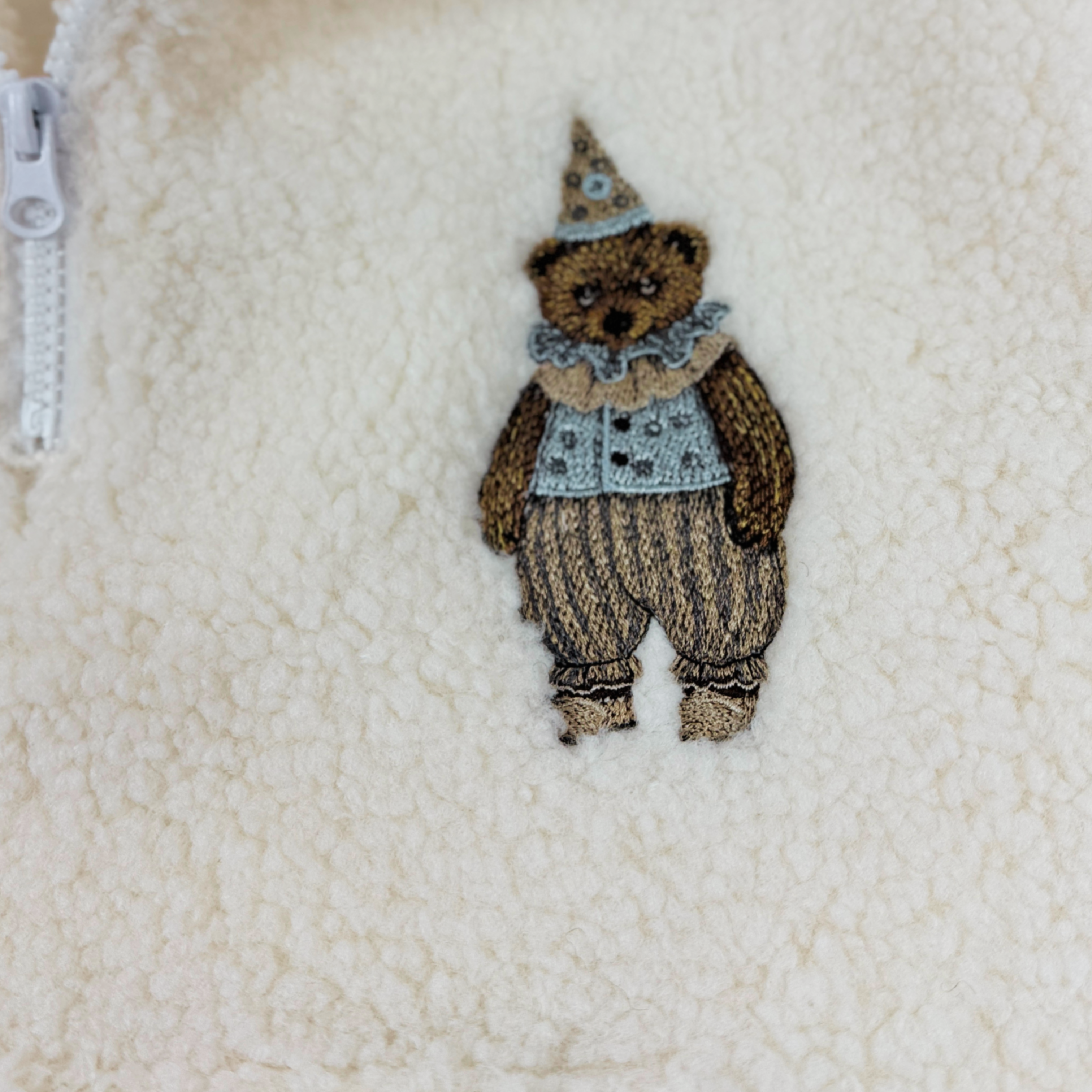 Pieno baltumo vaikiškas TEDDY džemperis