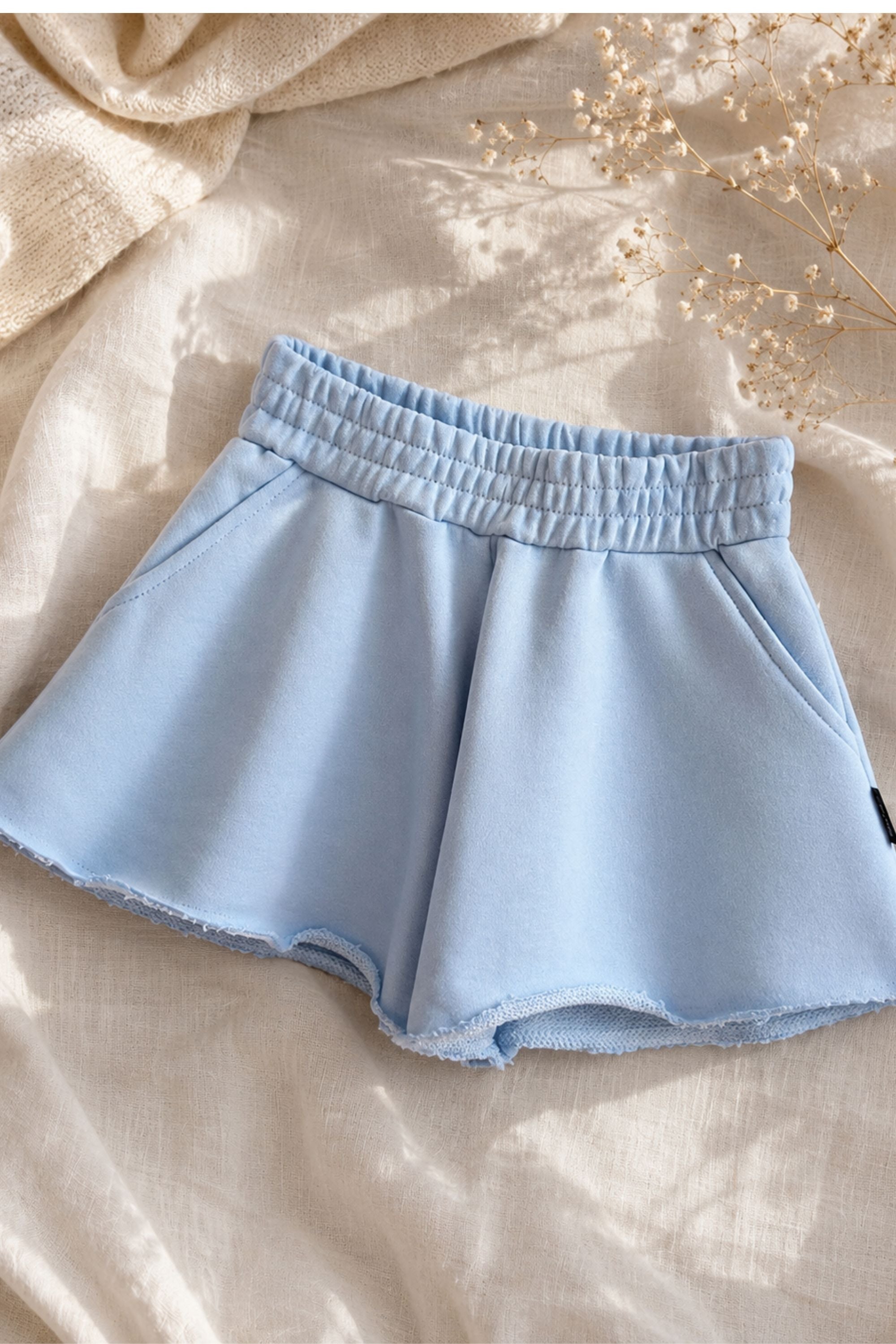 Vasarinis baby blue spalvos vaikiškas kostiumėlis | Džemperis + šortai