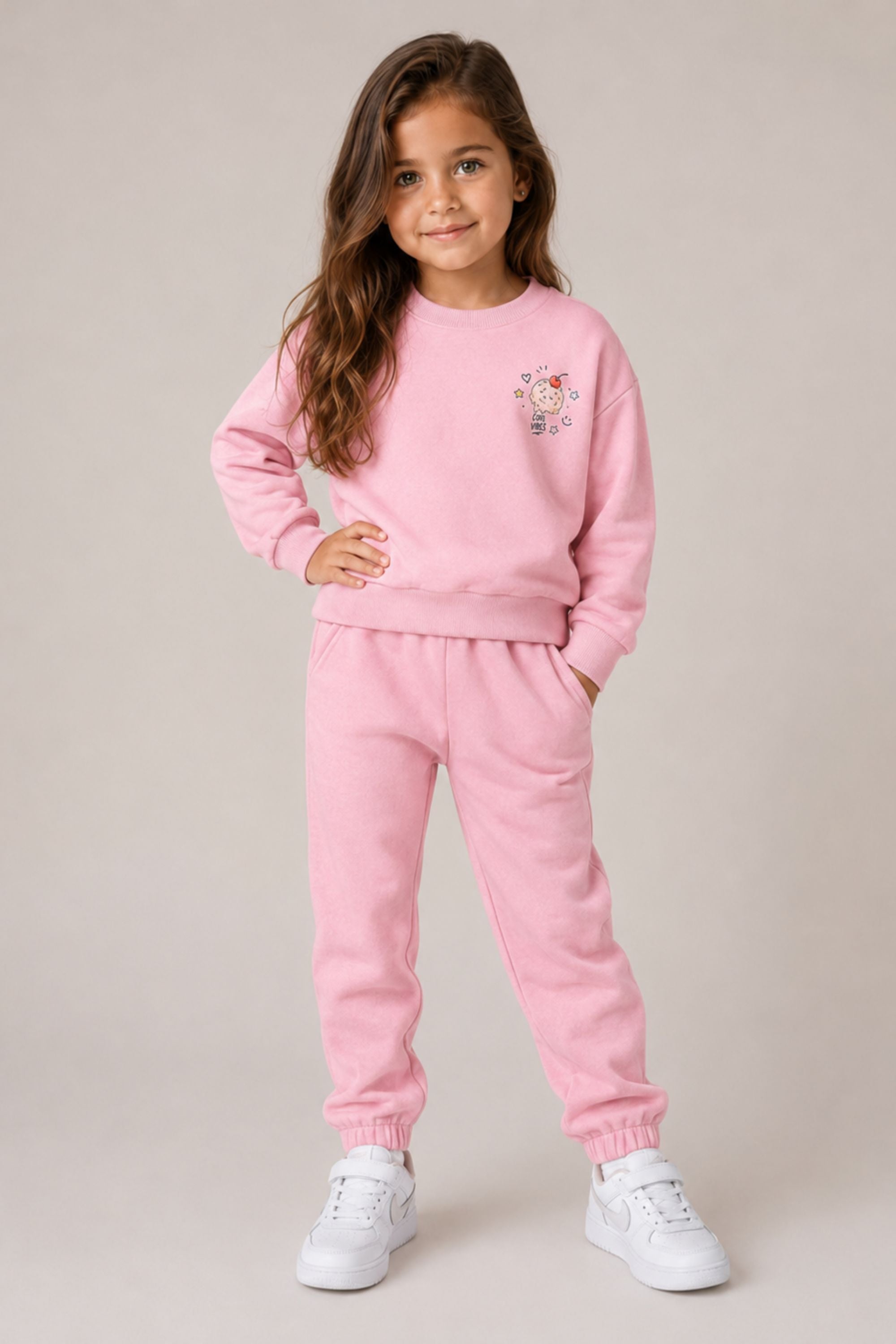 Vasarinis baby pink spalvos vaikiškas kostiumėlis | Džemperis + kelnės