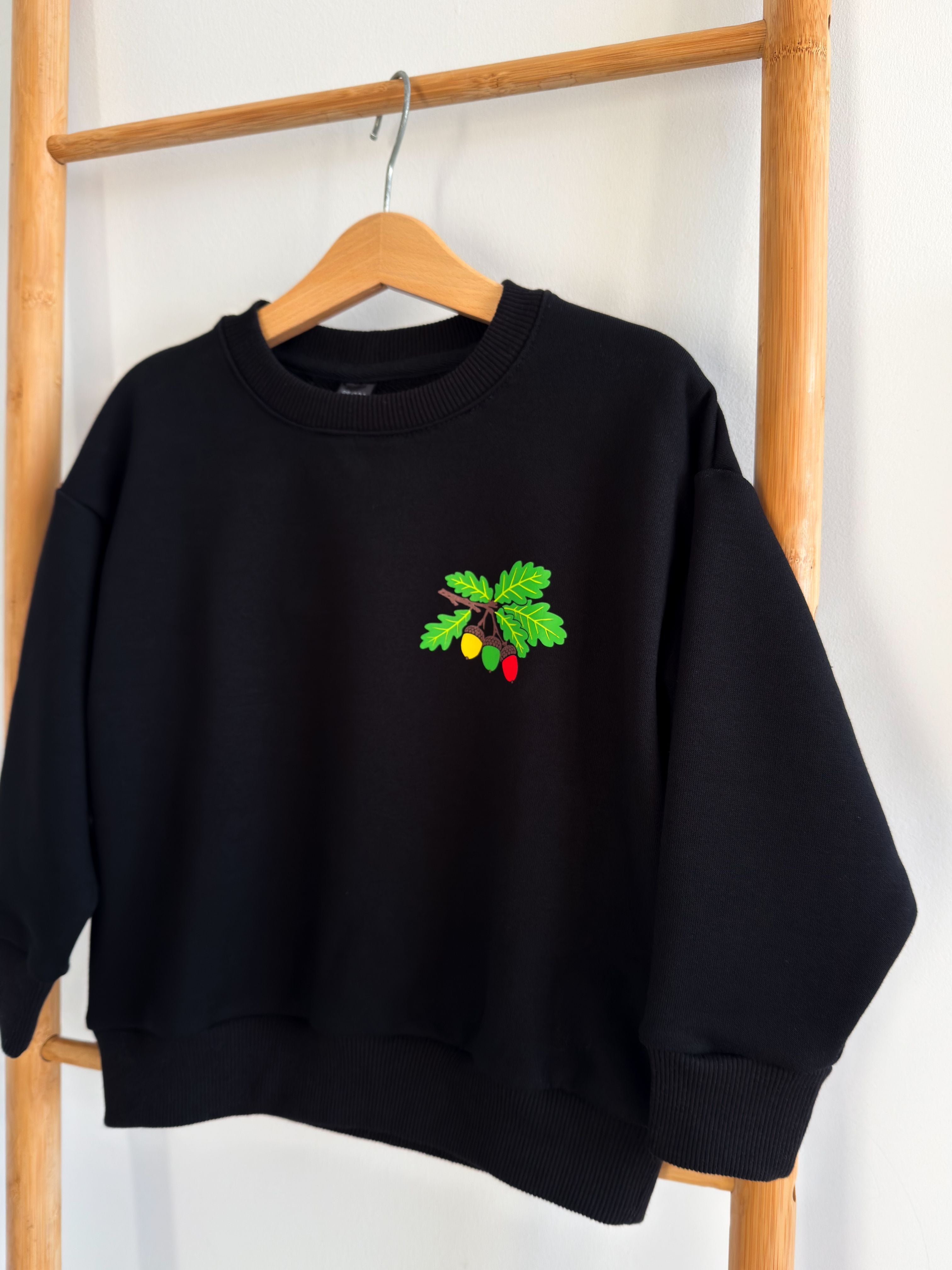 Vaikiškas, juodas trikotažinis džemperis su Lietuvos vėliavos atributika