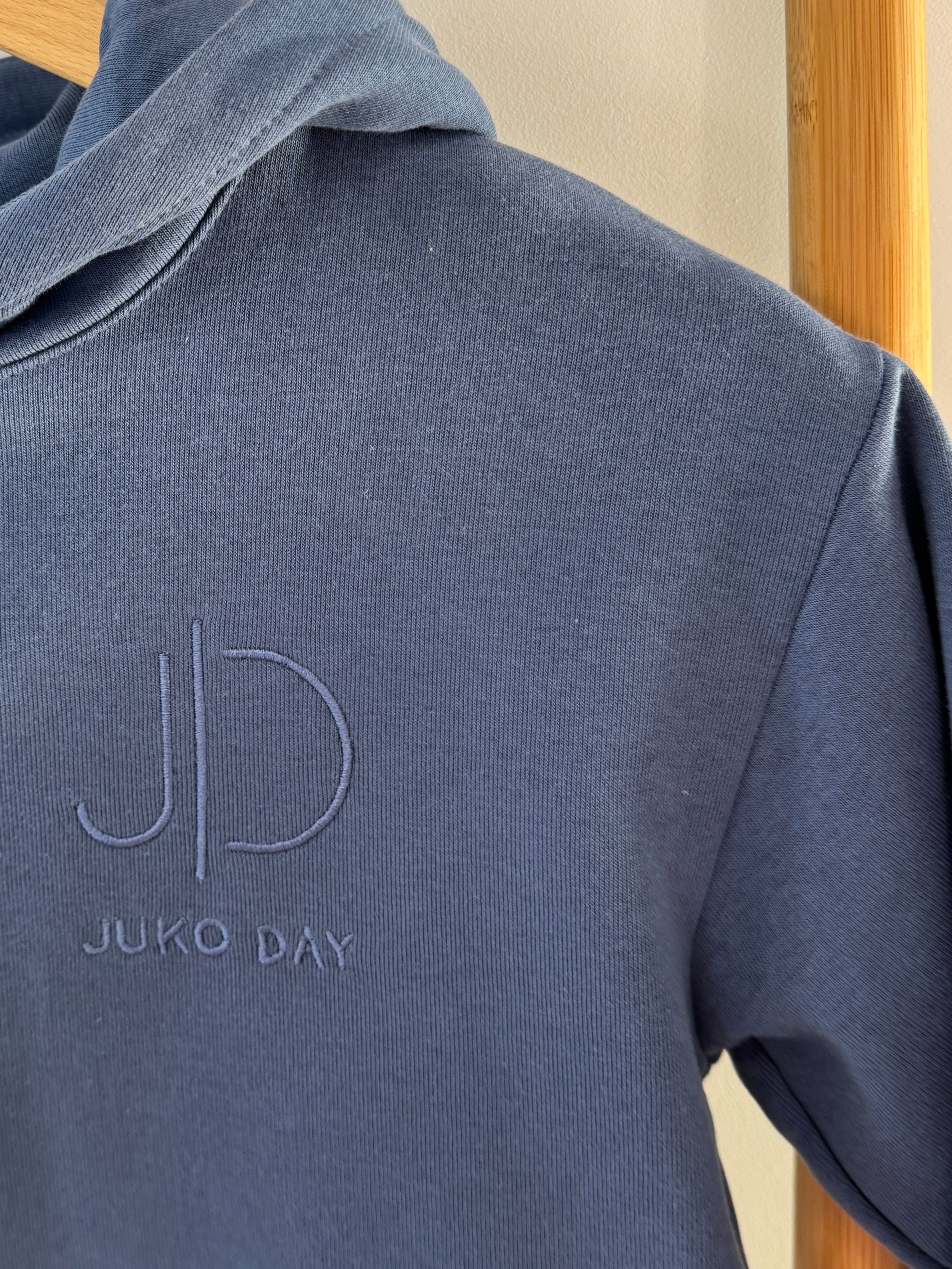 Melsvos spalvos vaikiškas džemperis su plonu pūkeliu| 122-128 dydis