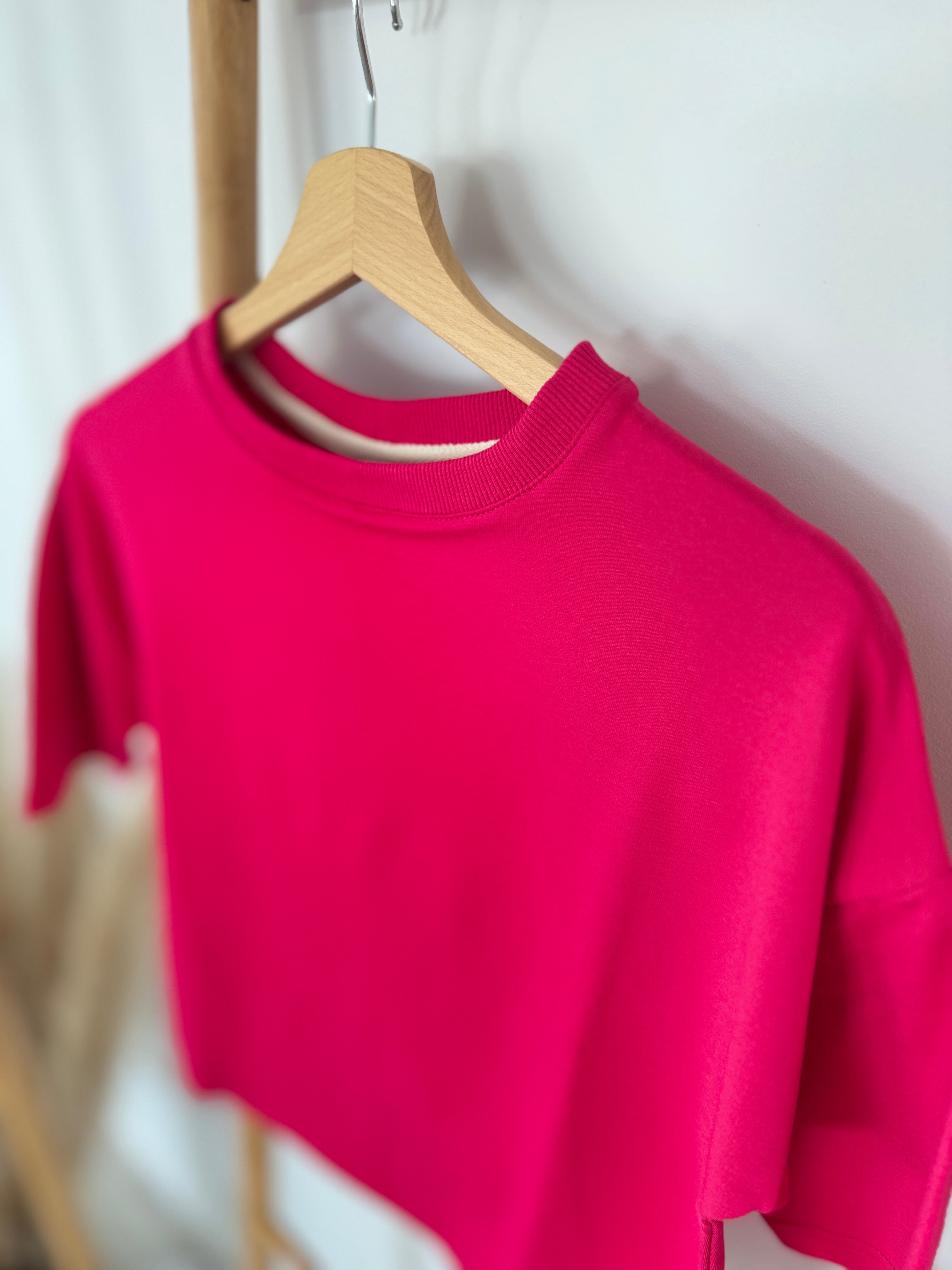 Ryškiai rožinės spalvos, vaikiška palaidinė trumpomis rankovėmis