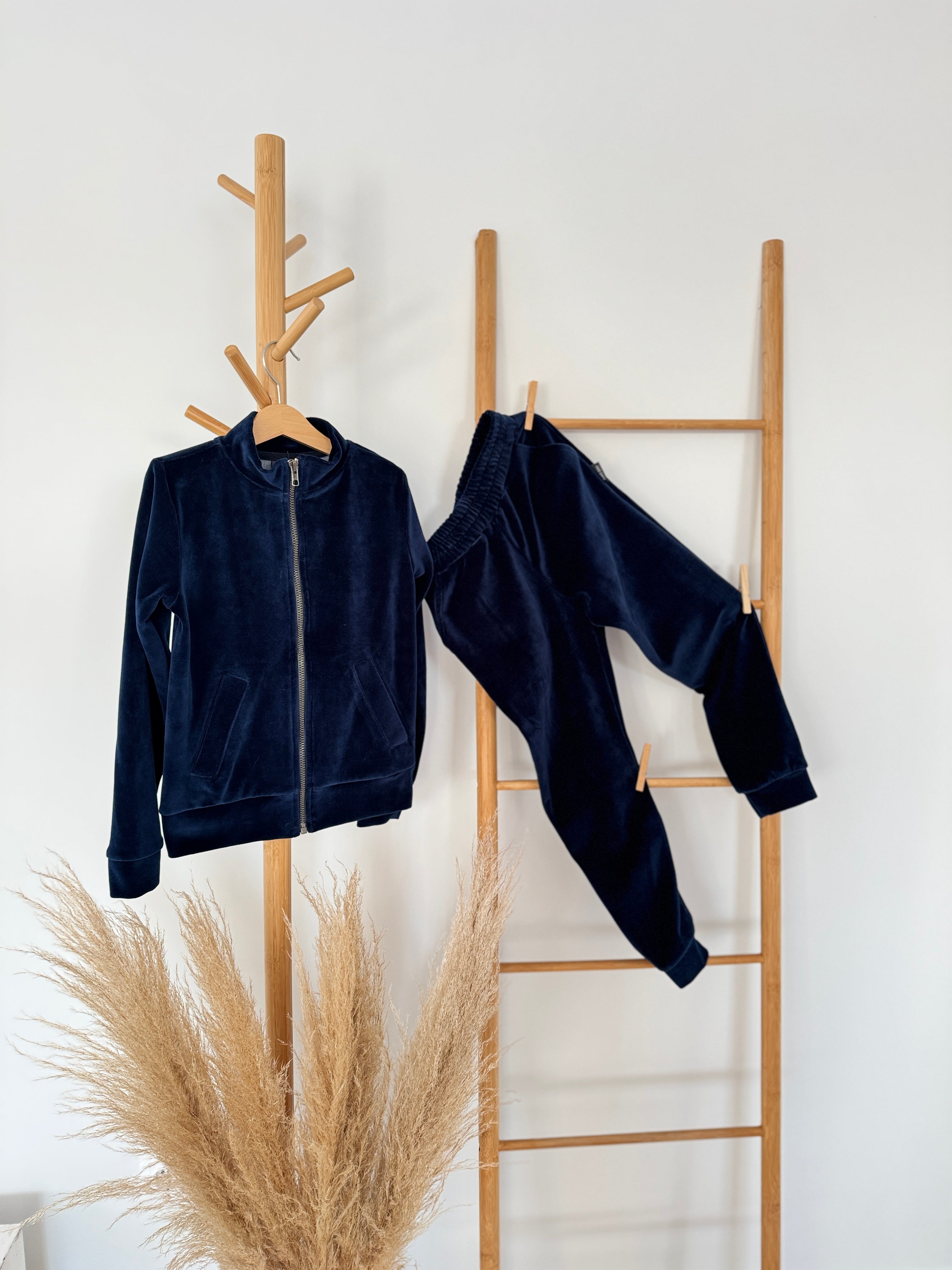 Veliūrinis vaikiškas kostiumėlis | 122-128 dydis