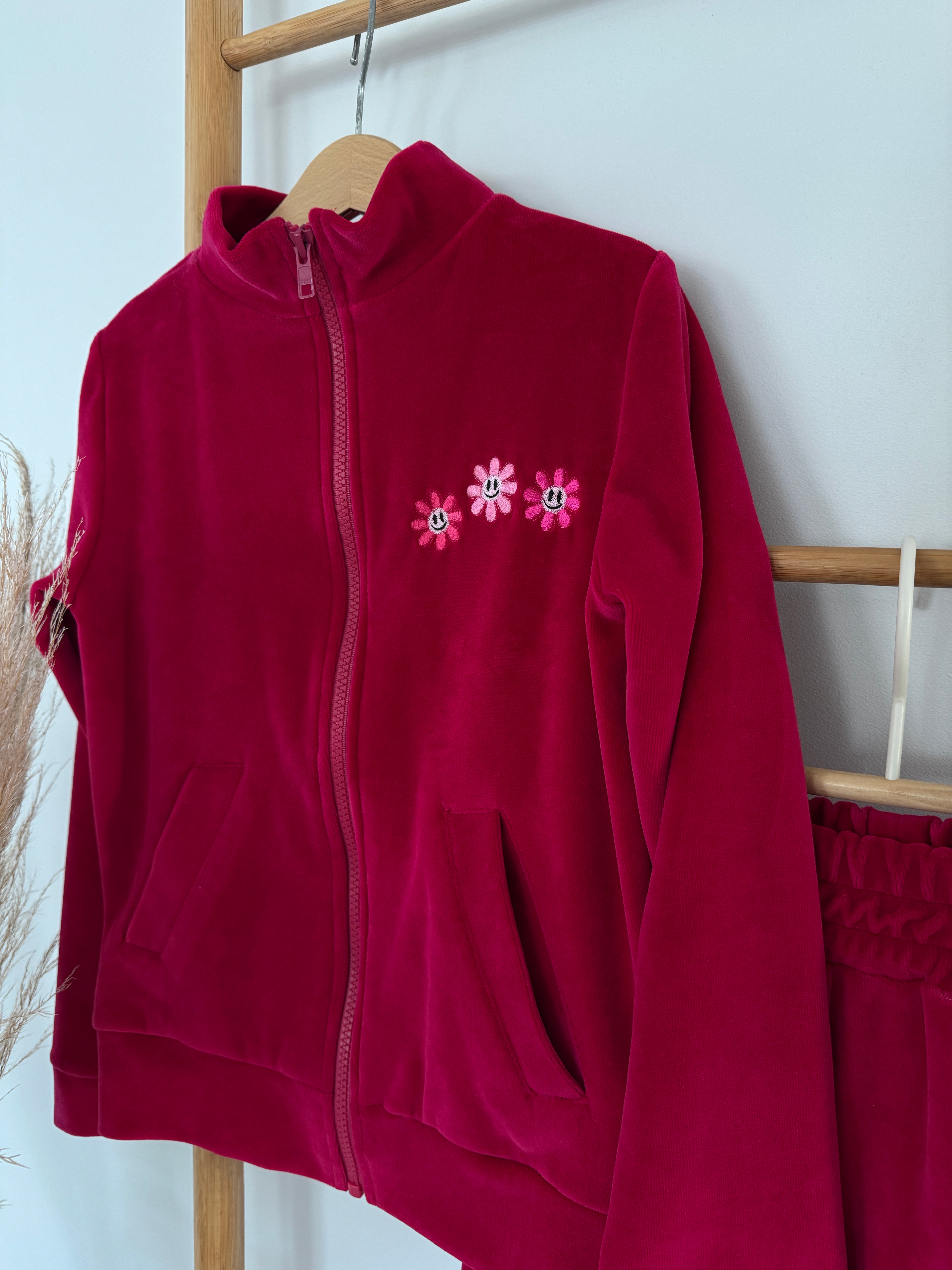 Vaikiškas, veliūrinis laisvalaikio kostiumėlis "Happy flowers"