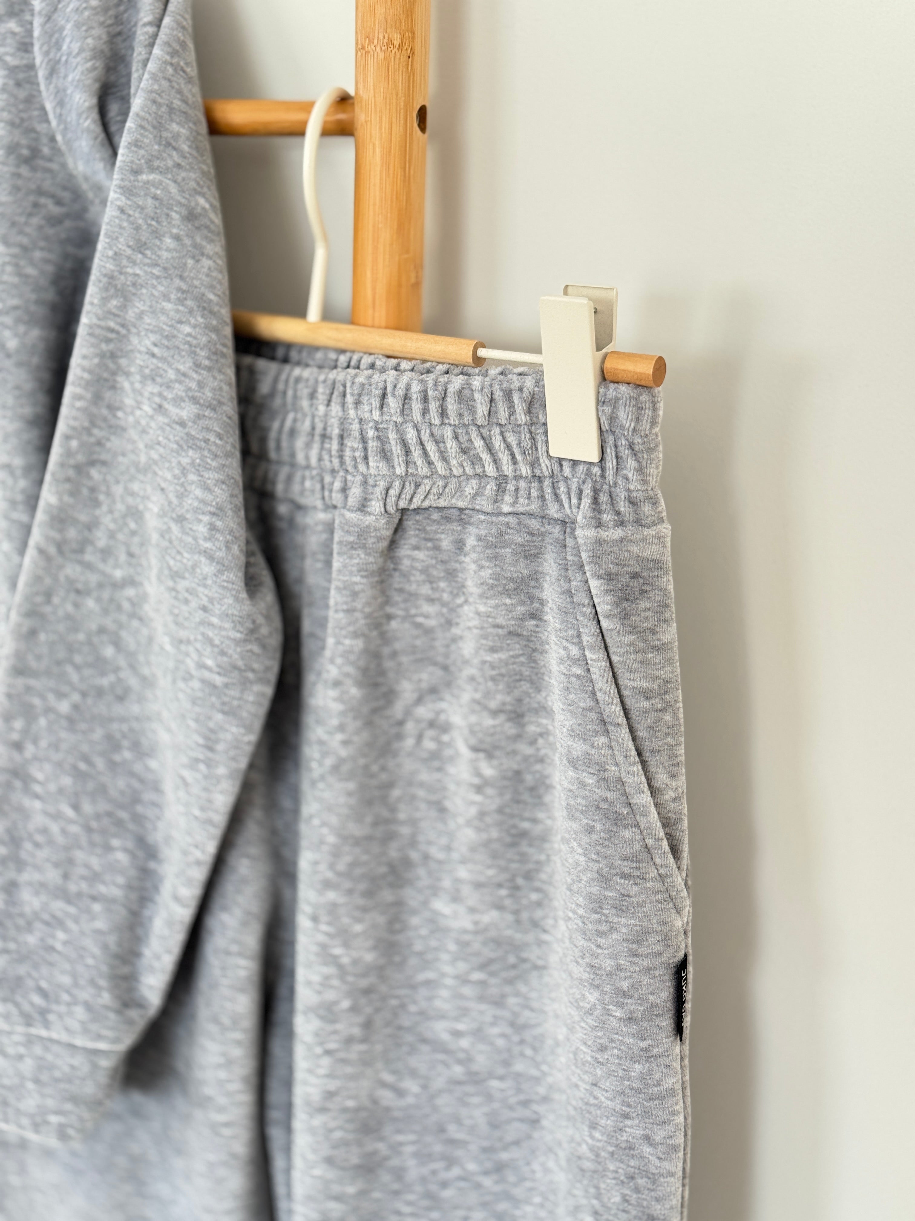 Vaikiškas, veliūrinis laisvalaikio kostiumėlis "JukoDay club"