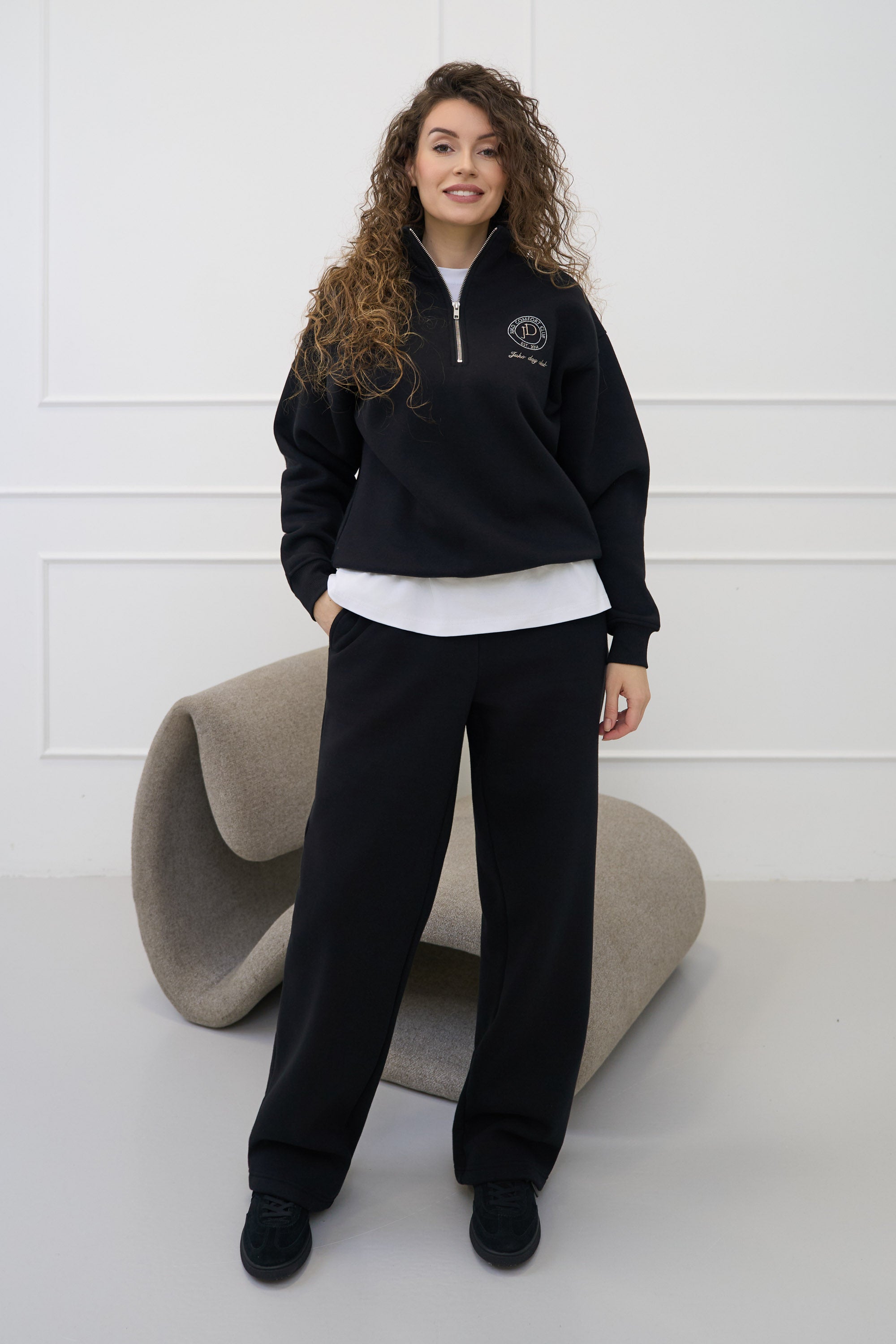 Juodos, plačios kelnės moterims "BLACK JET"