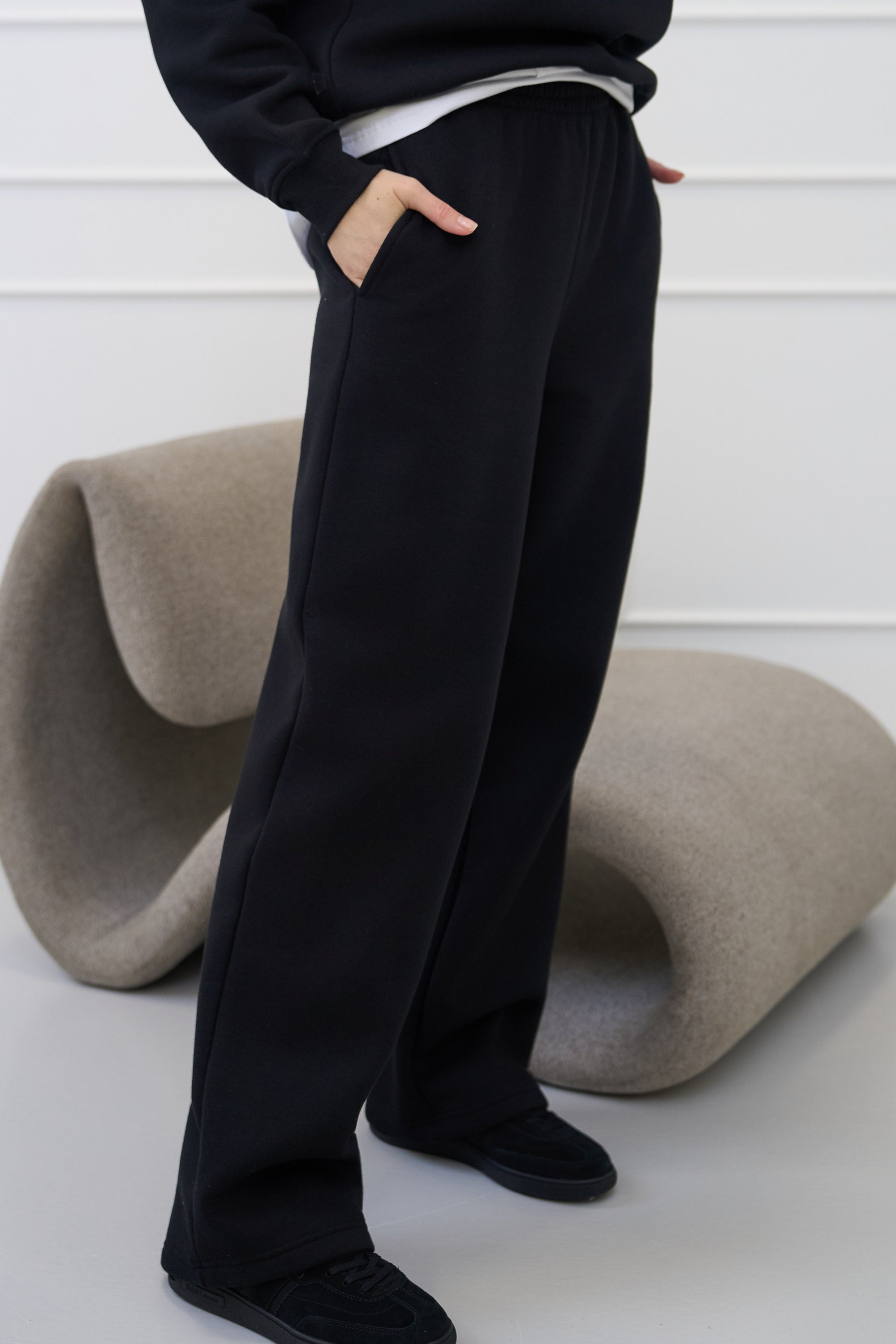 Juodos, plačios kelnės moterims "BLACK JET"