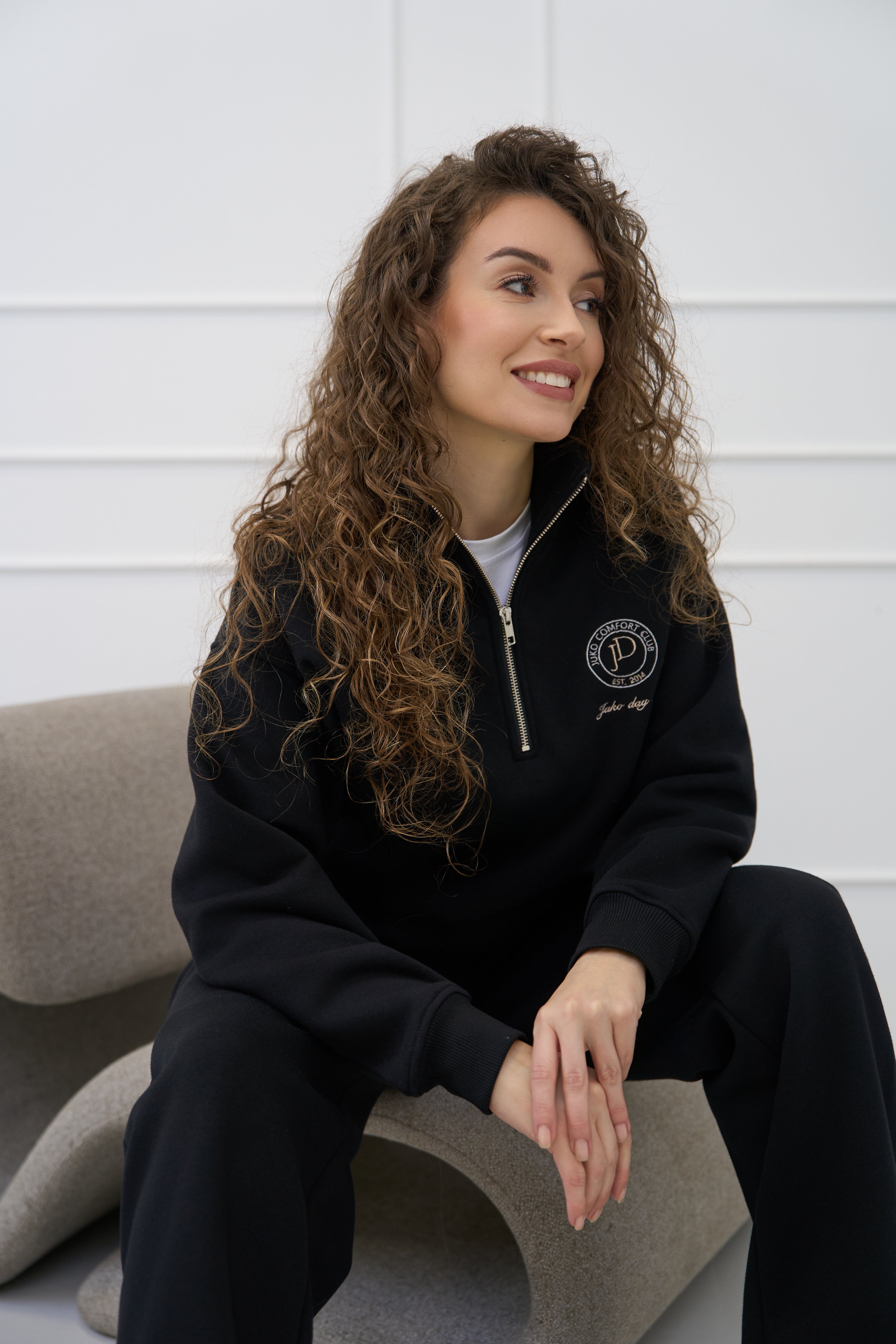 Juodas džemperis "BLACK JET" | Su pusiniu užtrauktuku