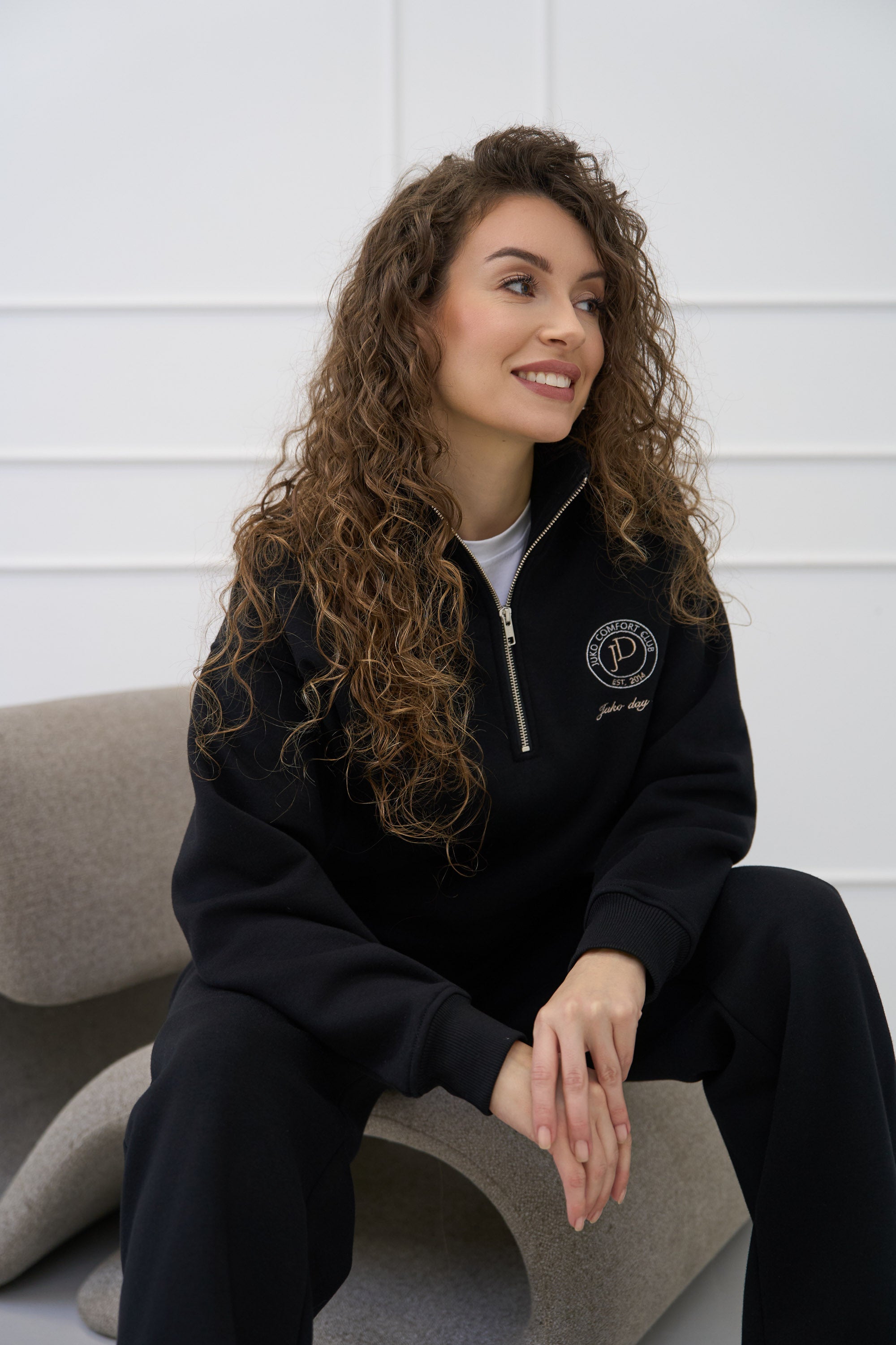 Juodos, plačios kelnės moterims "BLACK JET"