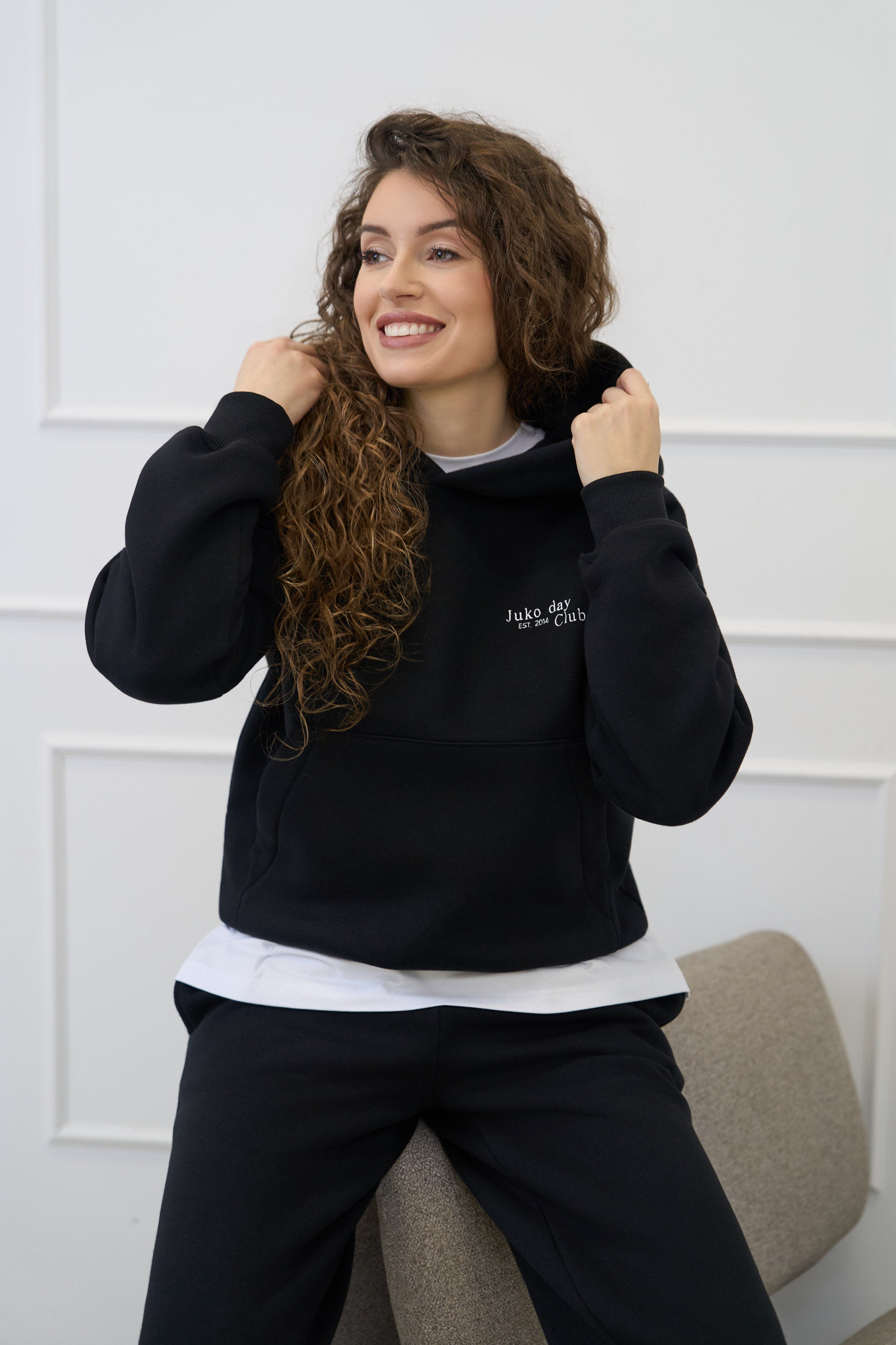 Juodas džemperis "BLACK JET" | Su kapišonu ir kišene