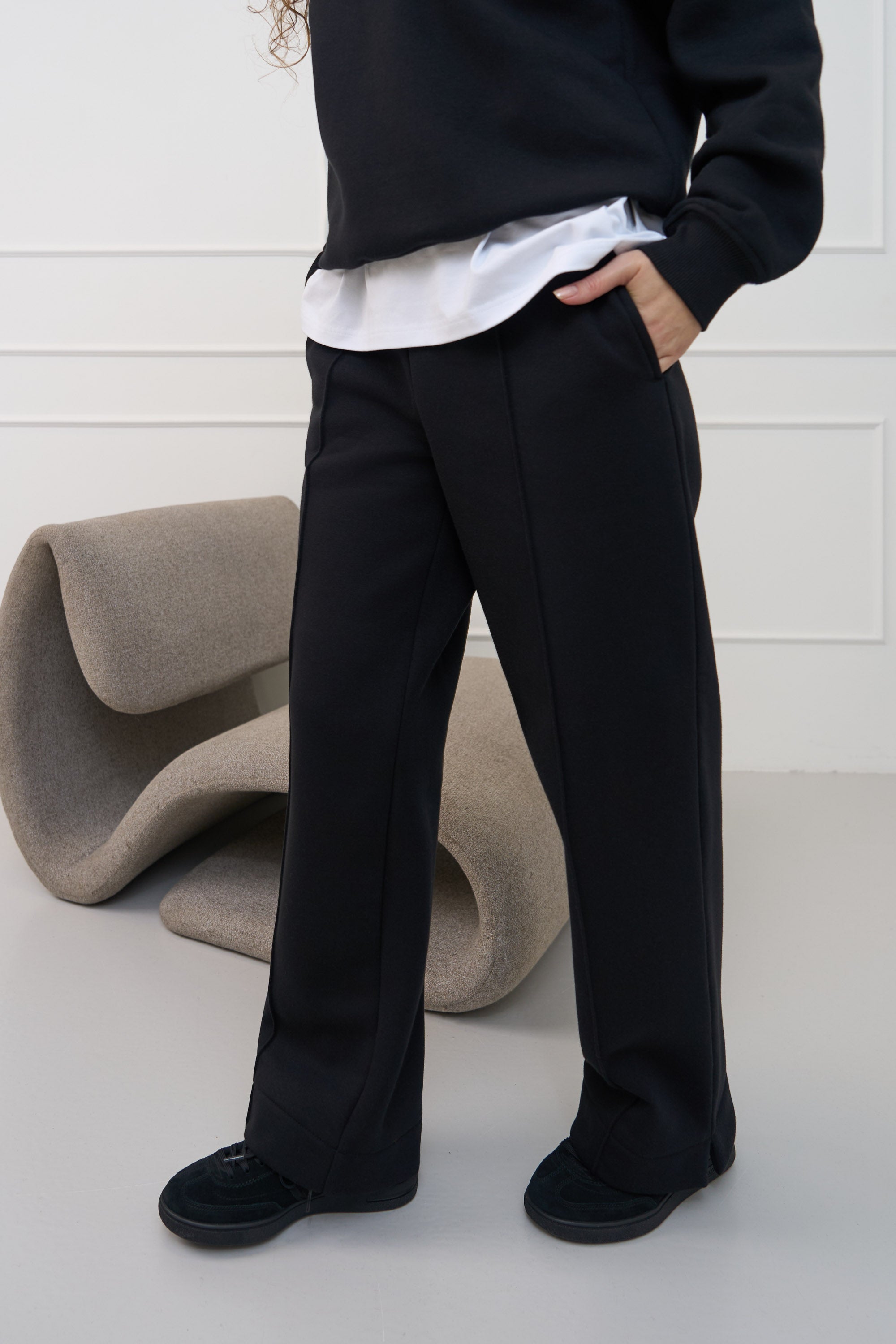 Juodos, plačios kelnės moterims "BLACK JET" | Su kantu