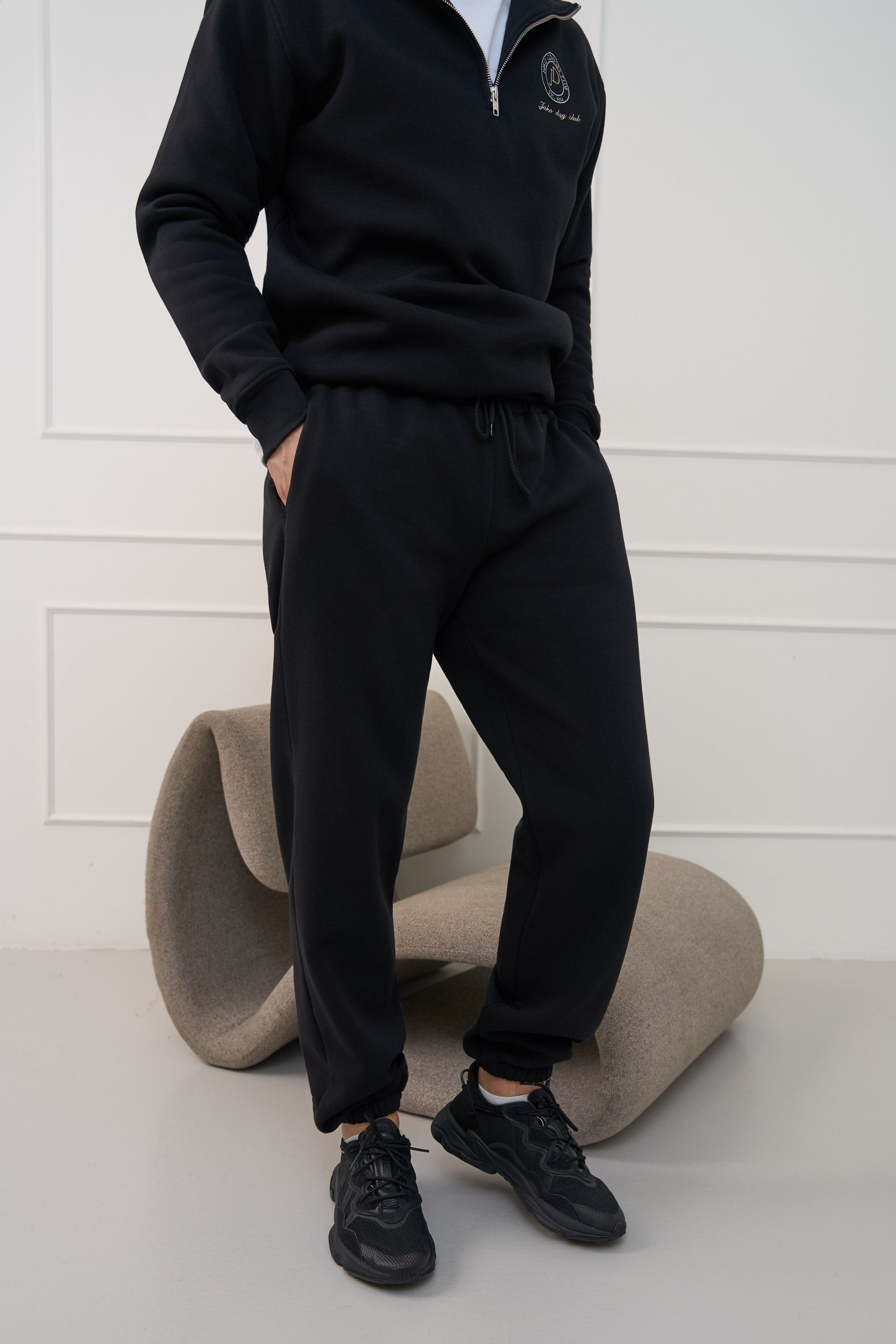 Juodos, vyriškos kelnės su guma