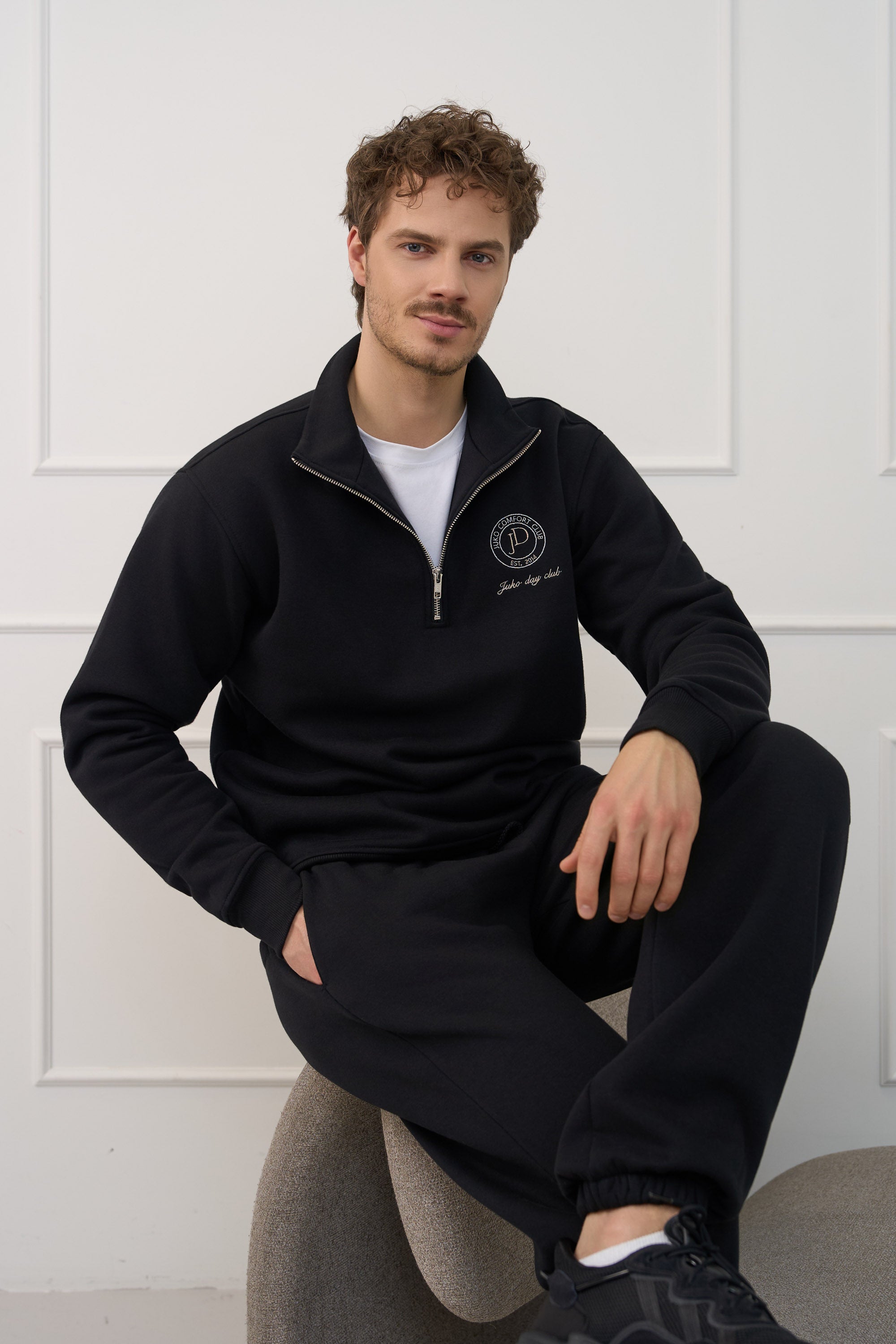 Juodas džemperis vyrams | Su pusiniu užtrauktuku