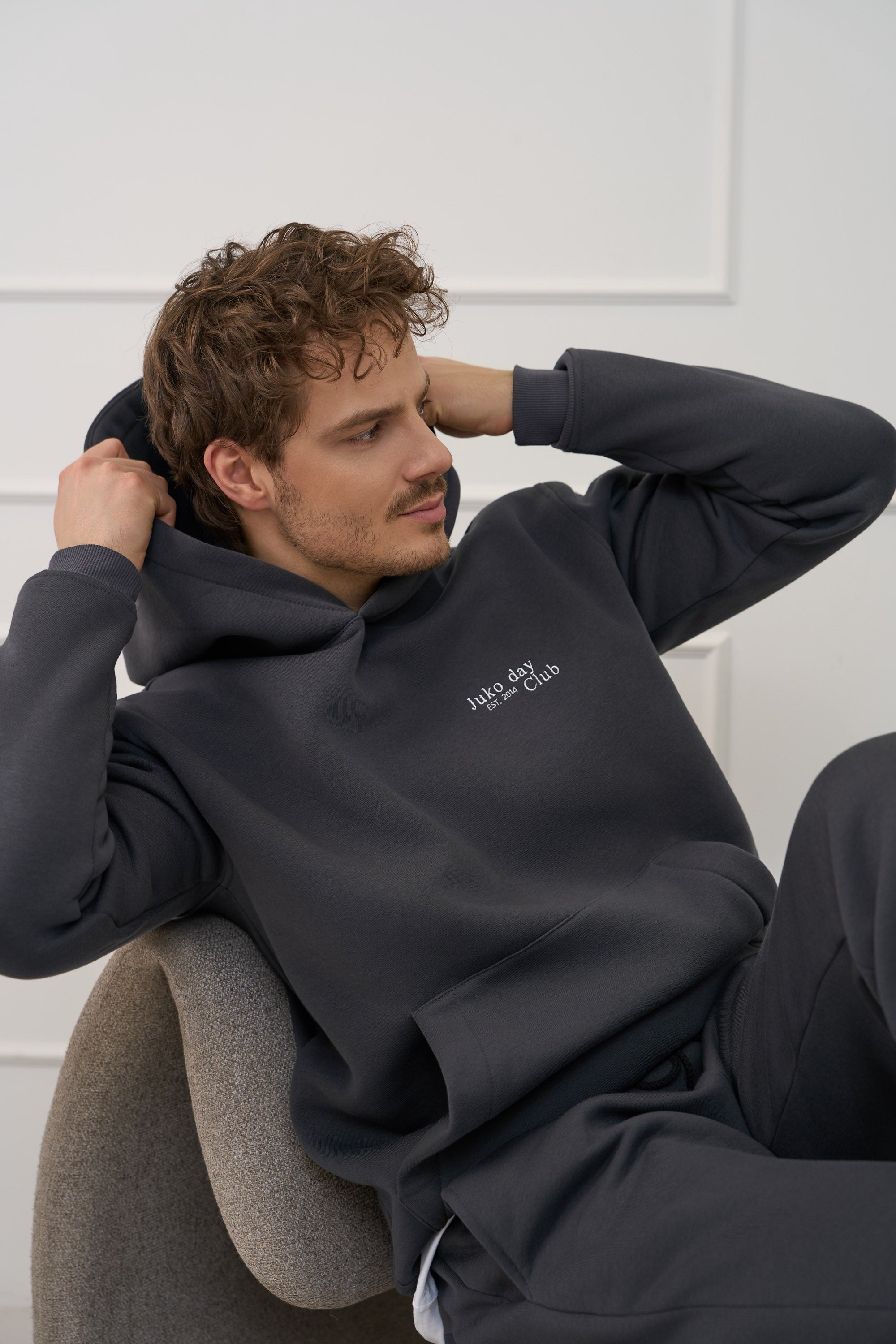 Grafito džemperis vyrams | SU KAPIŠONU IR KIŠENE