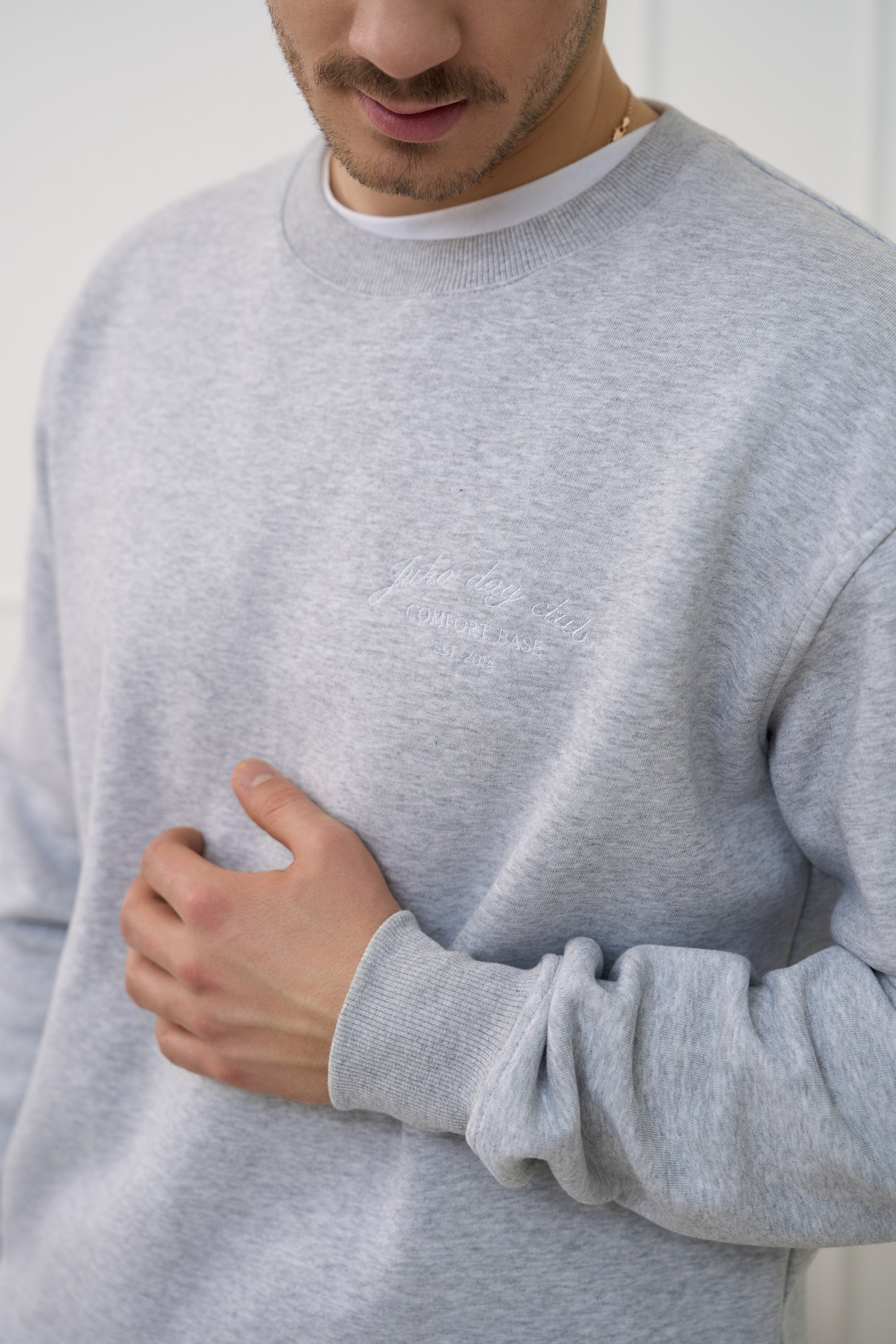 Šviesiai pilko melanžo spalvos džemperis vyrams | Klasikinis