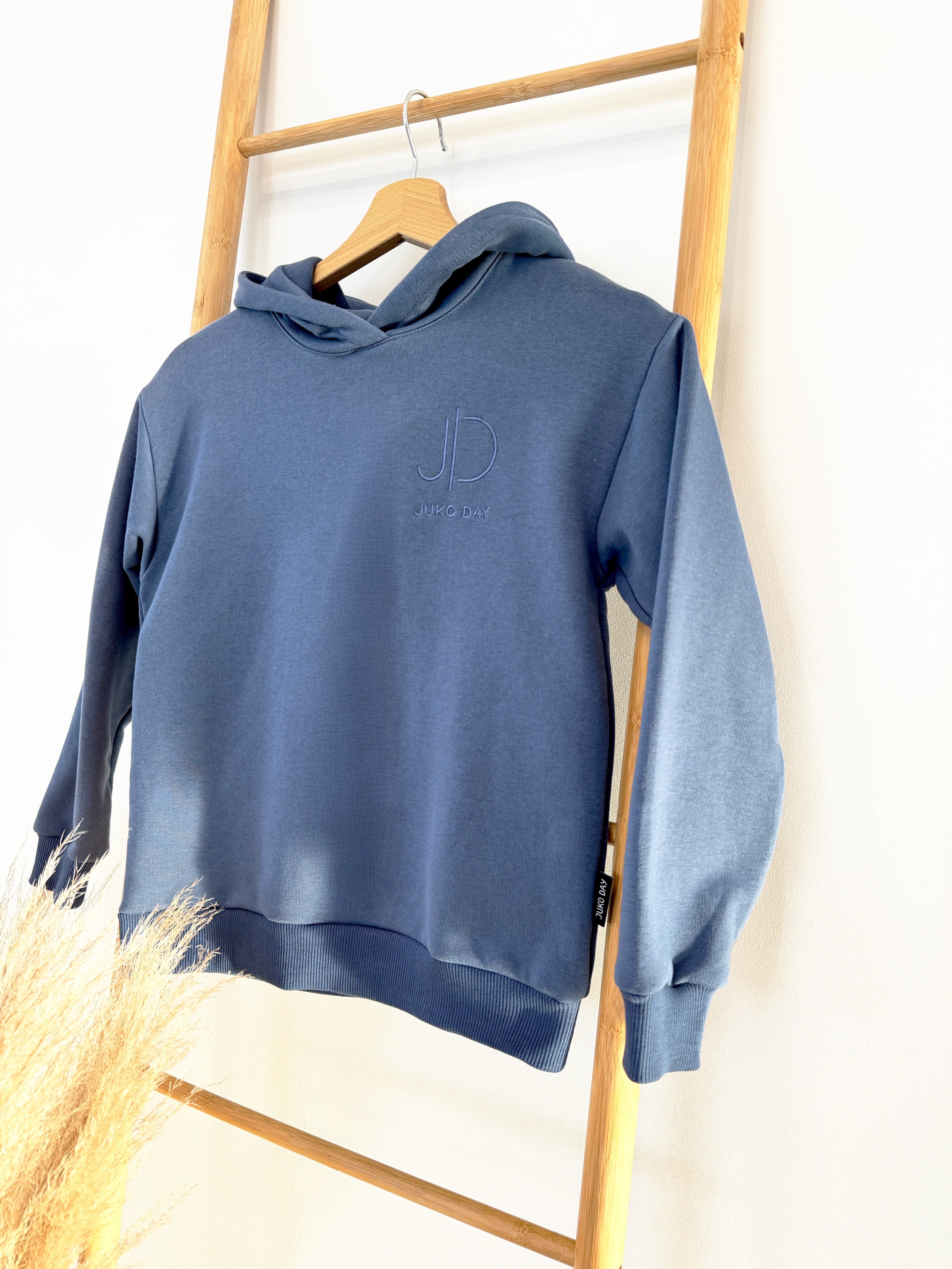 Melsvos spalvos vaikiškas džemperis su plonu pūkeliu| 122-128 dydis