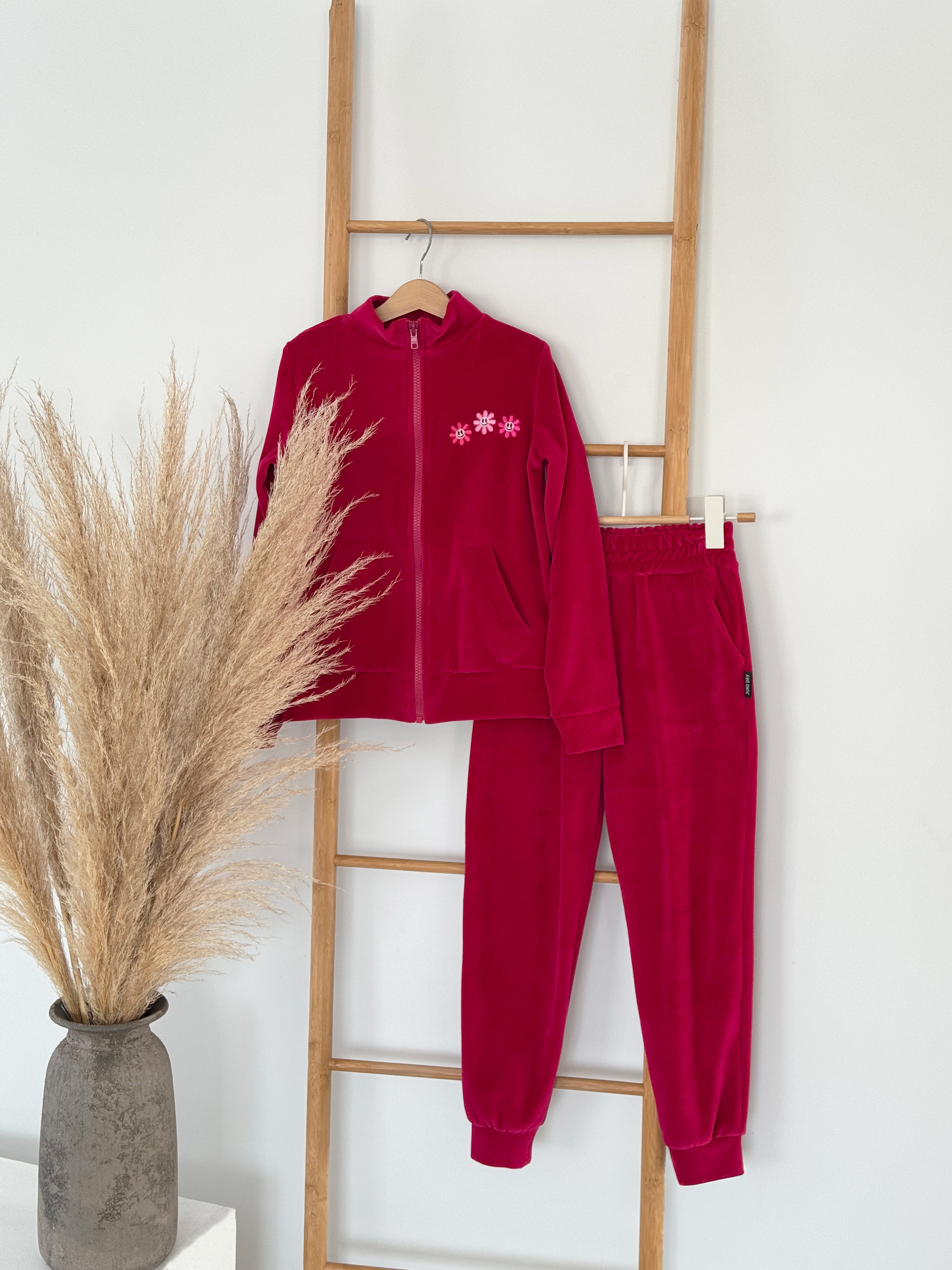 Vaikiškas, veliūrinis laisvalaikio kostiumėlis "Happy flowers"