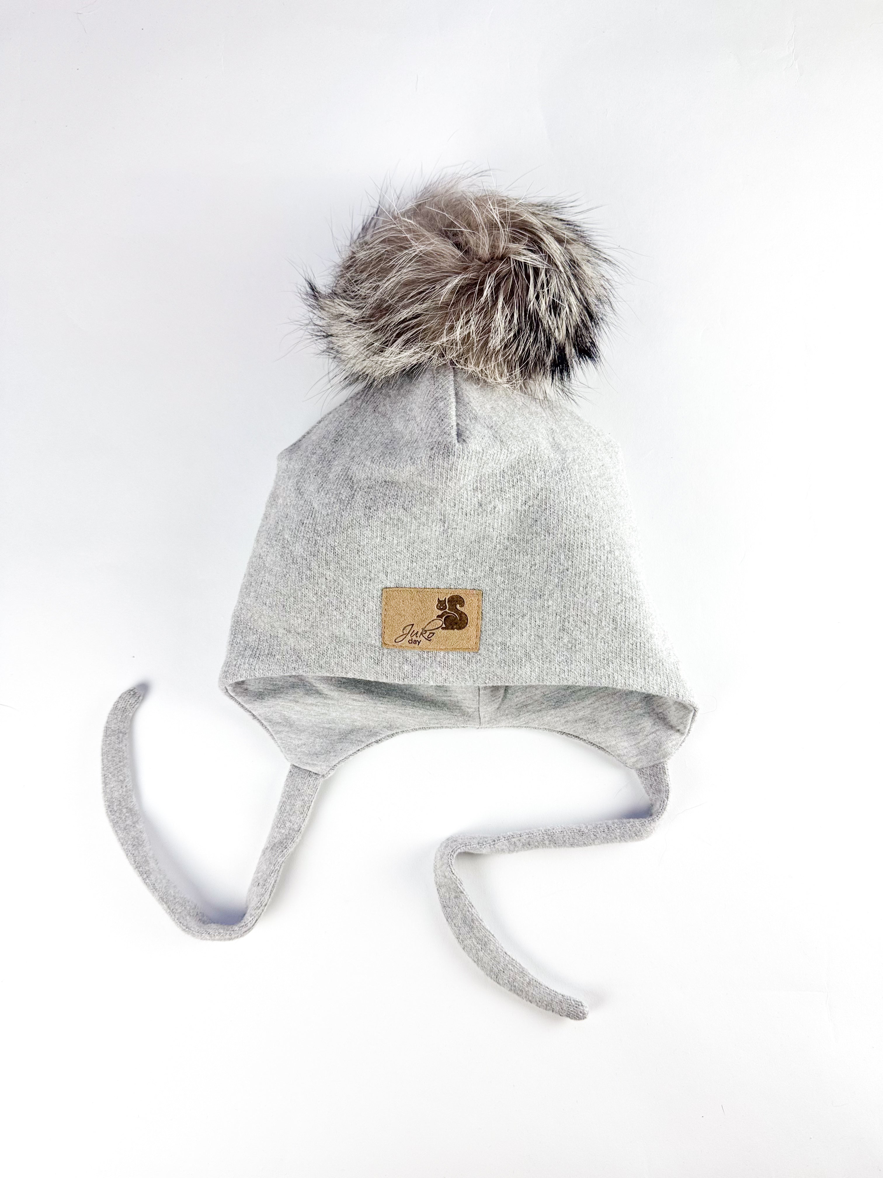 Vaikiška žieminė kepurė su vienu bumbulu ir raišteliais