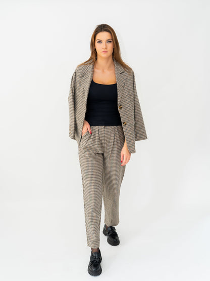 Women's suit with trousers
