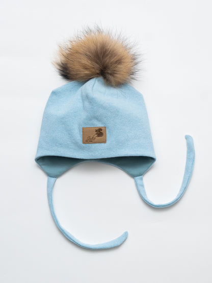 Children's winter hat with one bow and laces