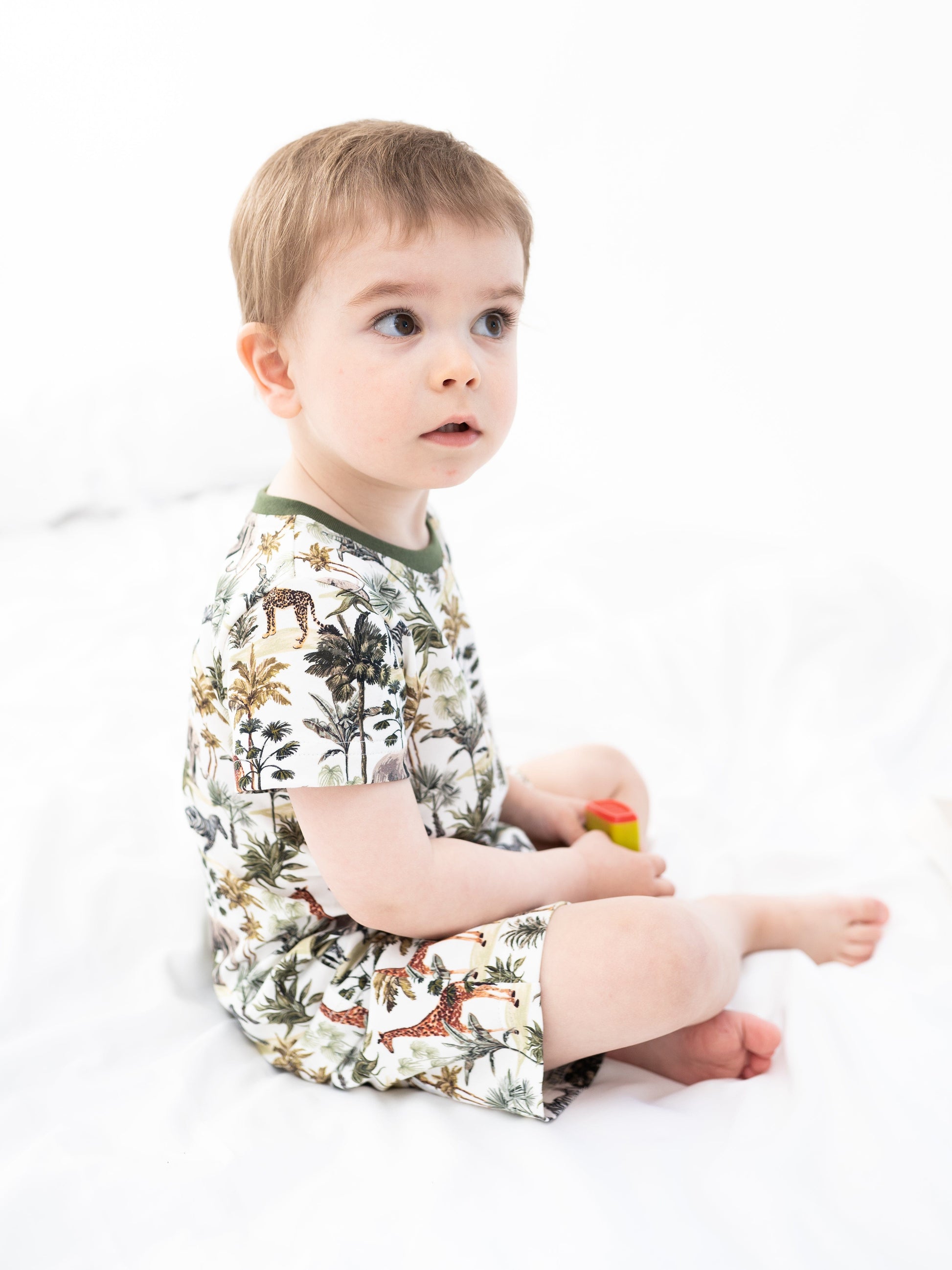 Vaikiška pižama su šortais "Tropikai"