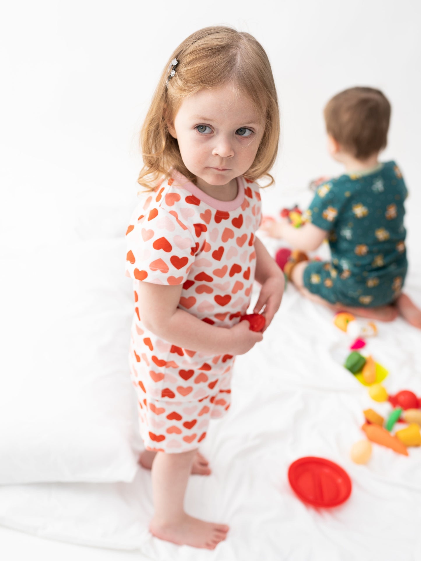 Vaikiška pižama su šortais "Širdelės"