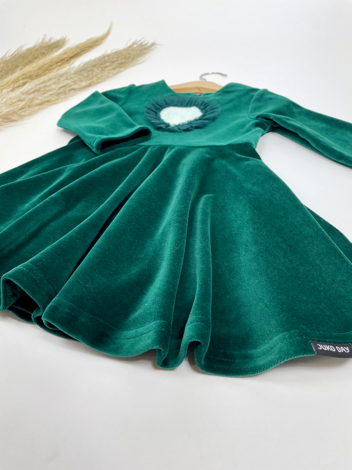 Vaikiška smaragdinė veliūrinė suknelė "Širdelė"